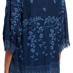 Johnny Was Women's Teyanna Crochet-Edge V Neck 3/4 Tunic.   Medium.